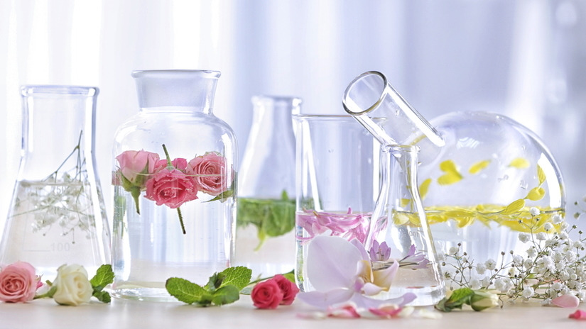 10 Benefits to Use Organic Hydrosols (Floral water) for Home and Beauty